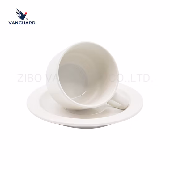 Tasse à café et soucoupe en céramique idyllique européenne avec tasse à café